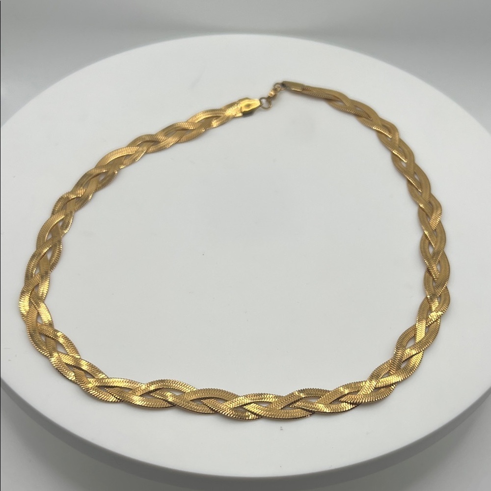 443. Elegant Gold Braided Necklace